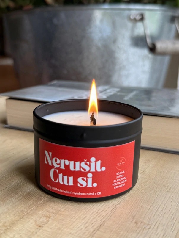 Nerušit. Čtu si.